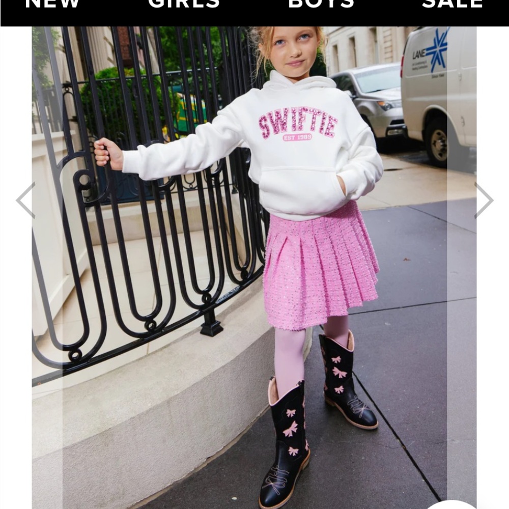 Lola + The Boys White Hoodie with Taylor Swift  'Swiftie' 8 girls NWT - Picture 9 of 12